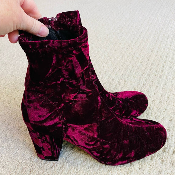 MIA Vickie crushed velvet booties berry red US 9,5M Mod Go-Go Fashion Booties - Picture 7 of 11